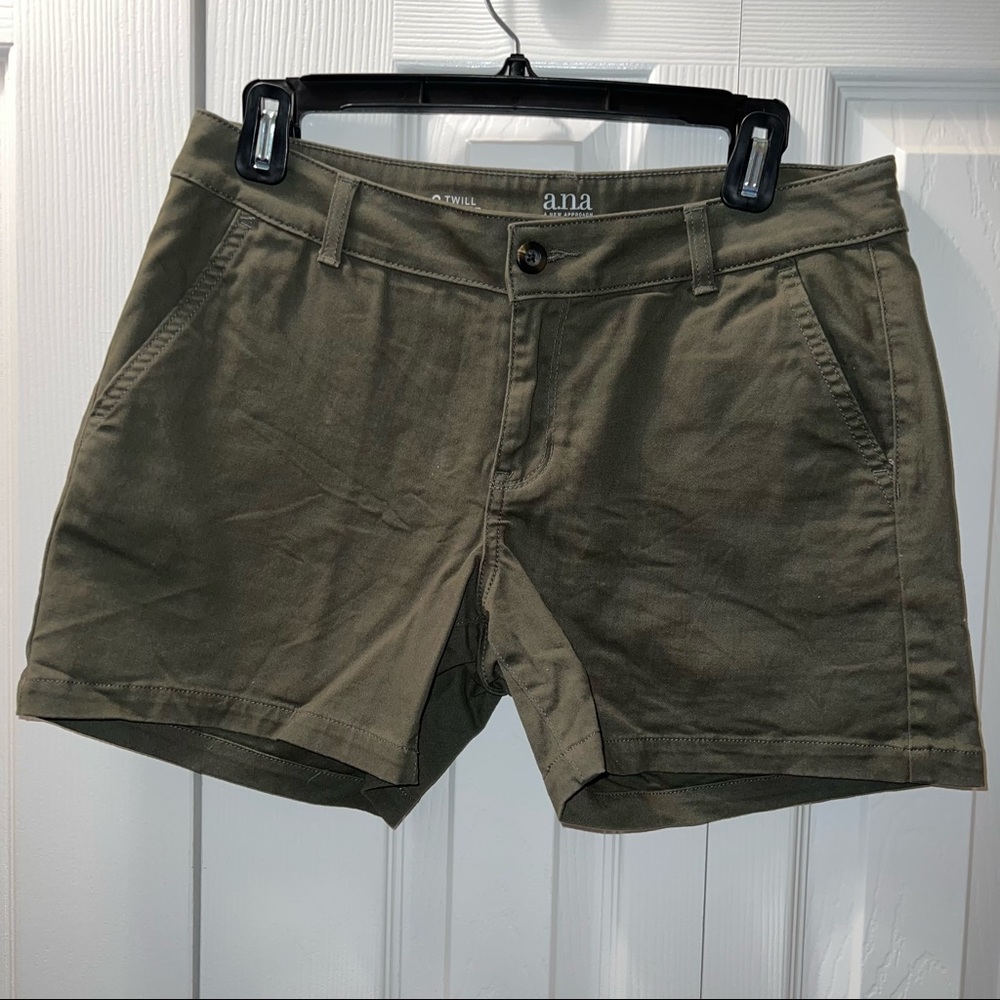 Sage green! Size 6. Twill Short.